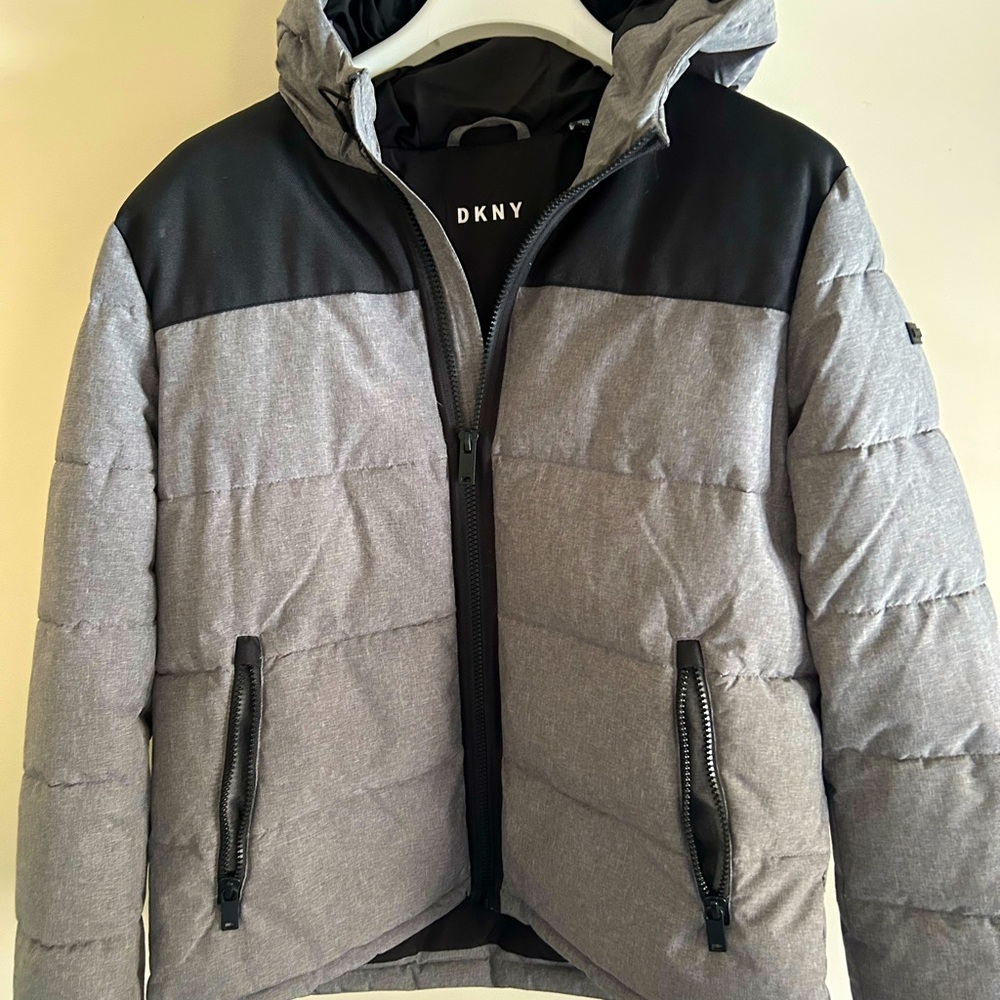 DKNY Men’s Mixed-media hooded quilted puffer winter coat - grey/black size XL